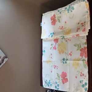 5 Piece Blossoms & Blooms Spring Flowered Square 18x18 Placemats